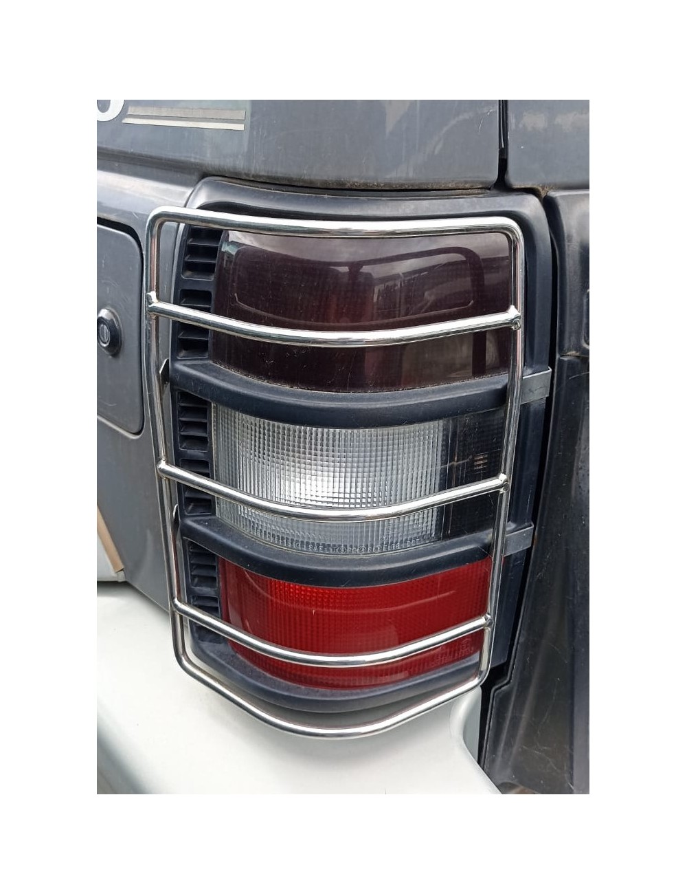 Grilles de protection de feux arrière Mitsubishi Pajero V (occasion) Grilles de protection de feux arrière Mitsubishi Pajero V (occasion)
