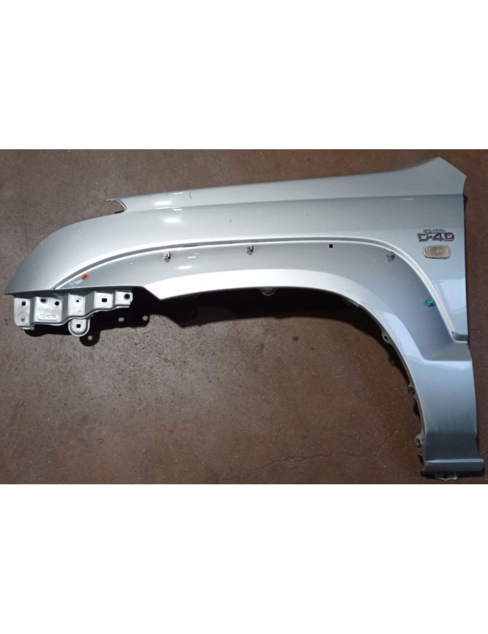 Aile avant gauche Toyota Land Cruiser KDJ120 KDJ125 (occasion) Aile avant gauche Toyota Land Cruiser KDJ120 KDJ125 (occasion)
