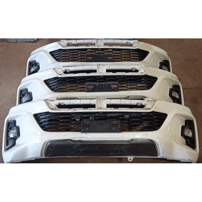 Pare-choc avant Toyota Hilux Revo Invincible X (occasion)