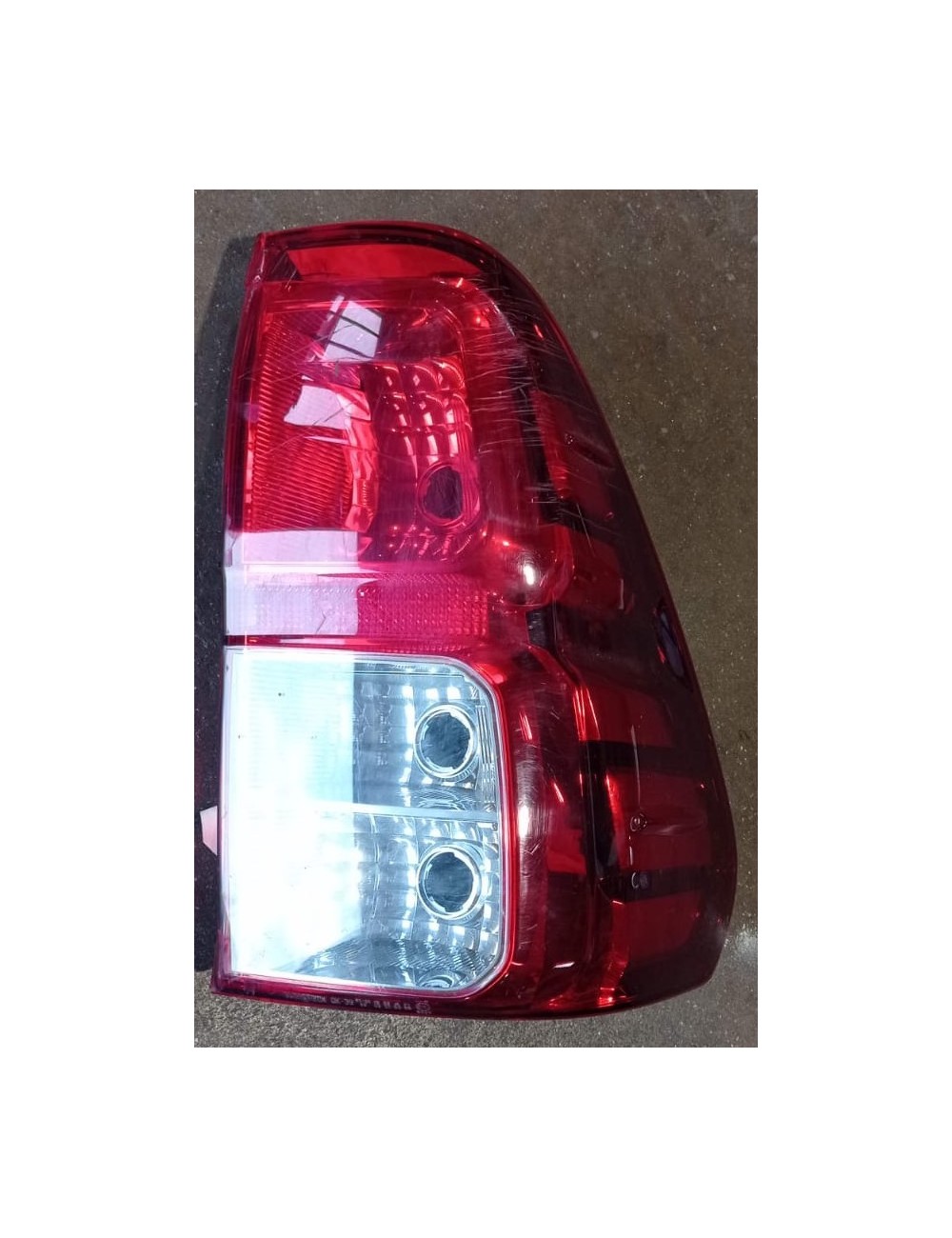 Feu arrière droit Toyota Hilux Revo (occasion) Feu arrière droit Toyota Hilux Revo (occasion)