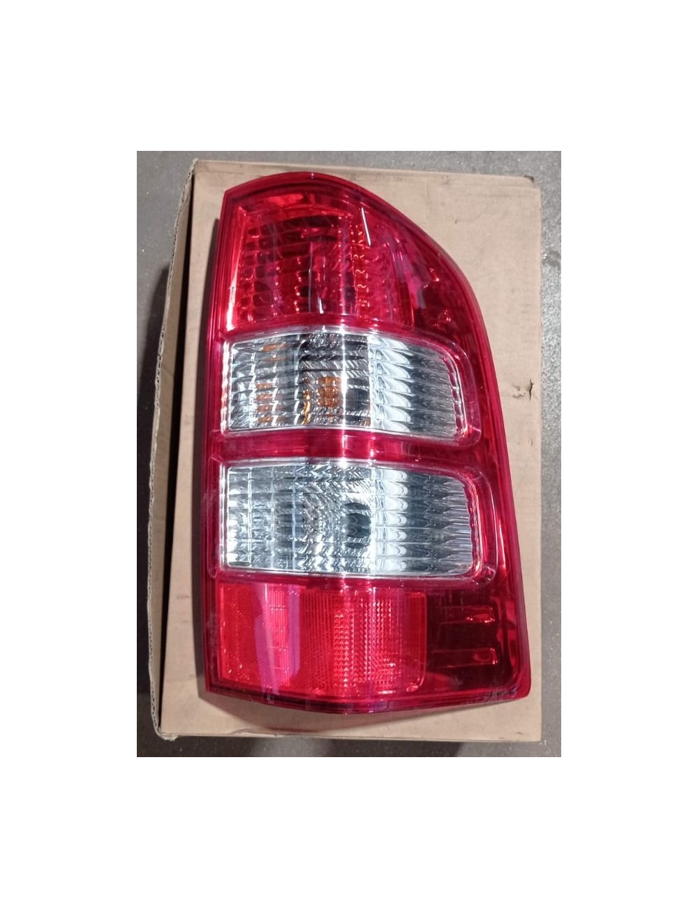 Feu arrière droit Ford Ranger 2006 à 2009 (neuf) Feu arrière droit Ford Ranger 2006 à 2009 (neuf)